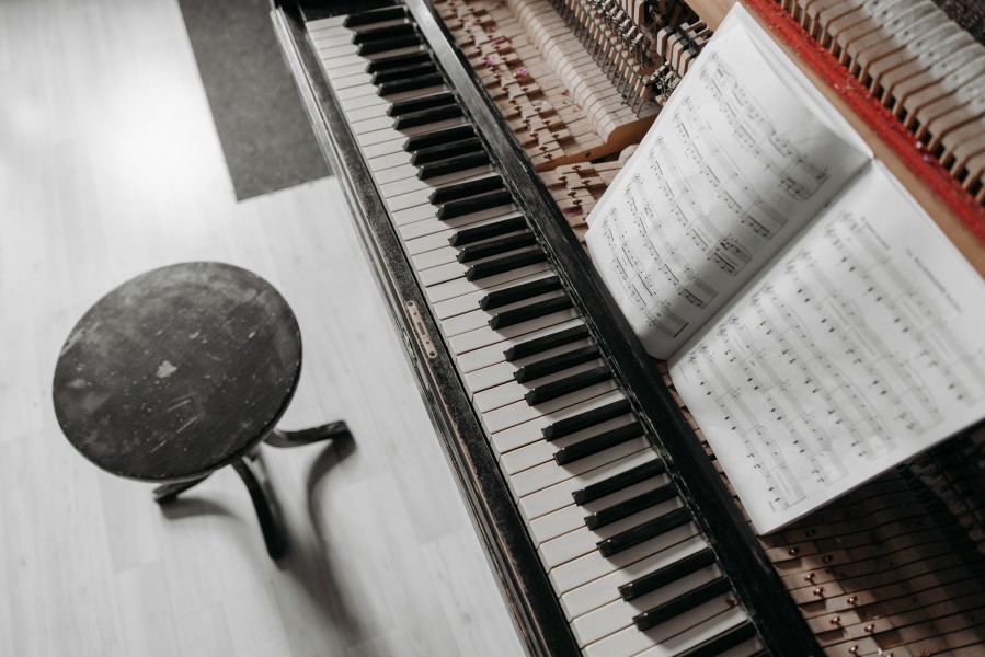 Comment accorder un piano : principes, étapes et avantages